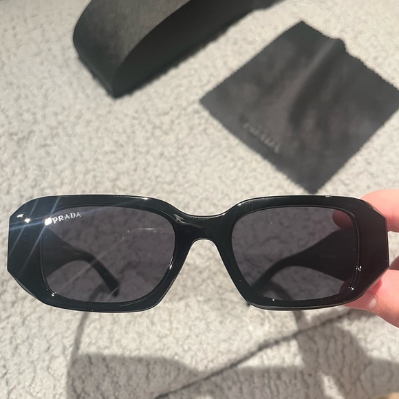 Prada sunglasses - Picture 2 of 5